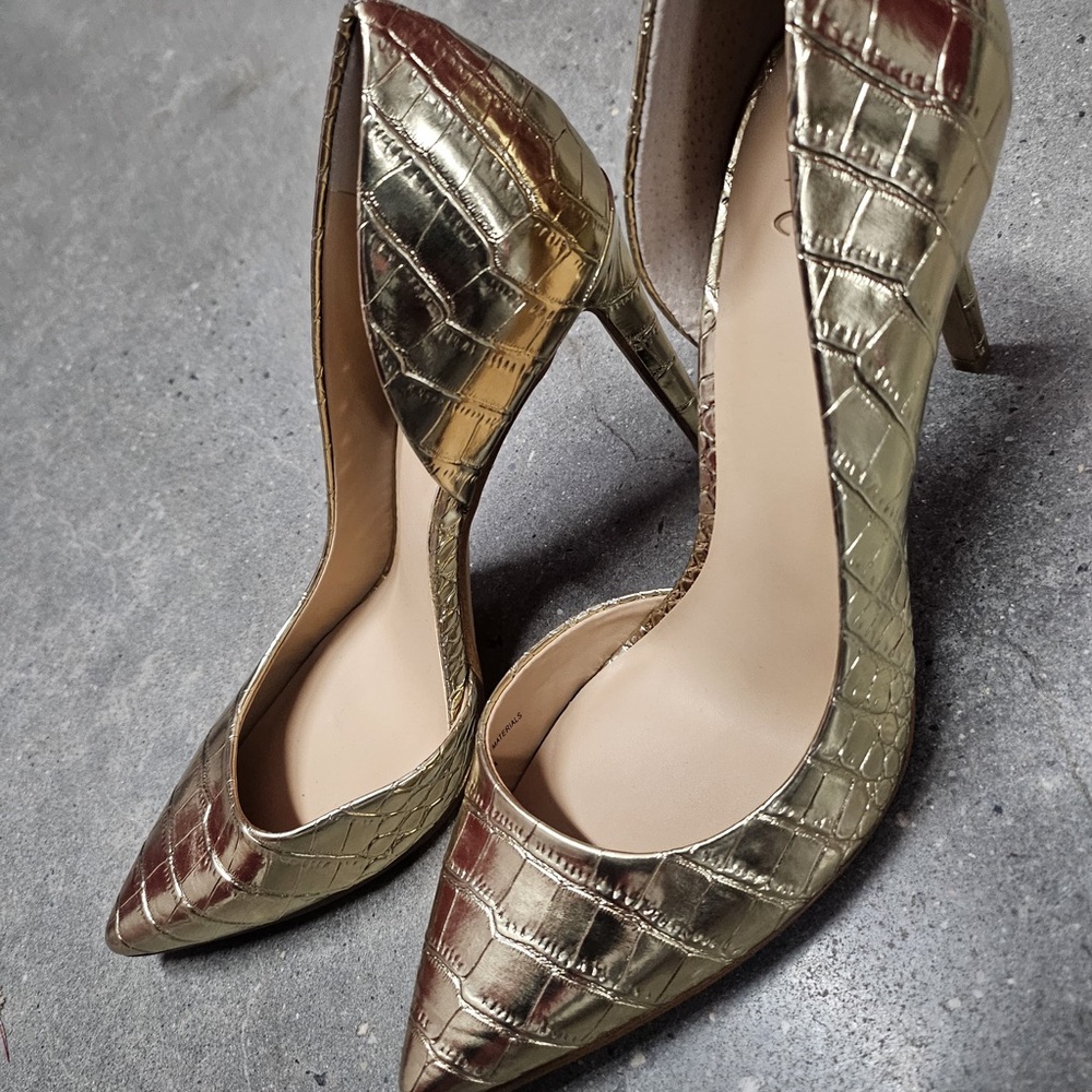 INC International Concepts Gold Crocodile Embossed heel
